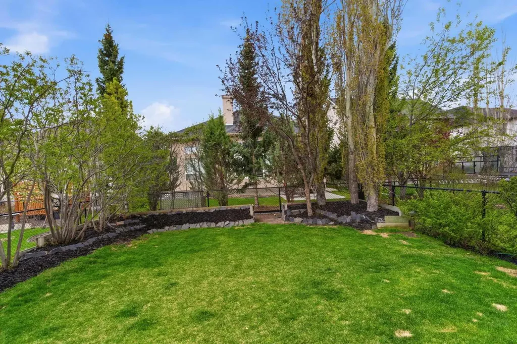 53 Discovery Ridge Gardens SW Calgary AB T3H 5L6