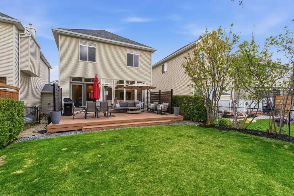 53 Discovery Ridge Gardens SW Calgary AB T3H 5L6