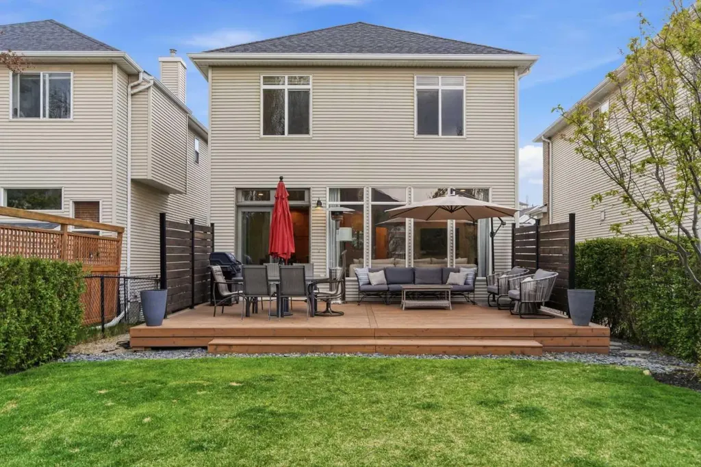 53 Discovery Ridge Gardens SW Calgary AB T3H 5L6