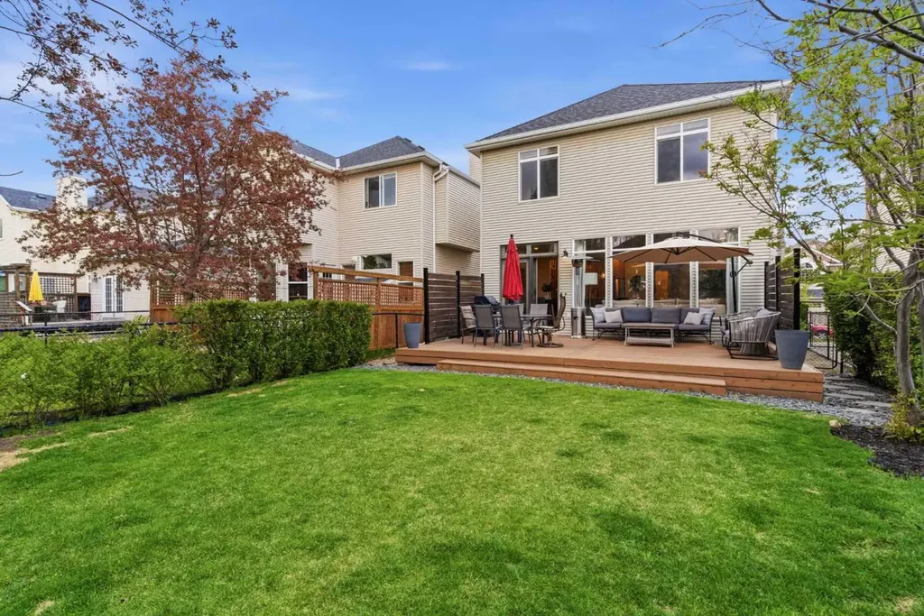 53 Discovery Ridge Gardens SW Calgary AB T3H 5L6
