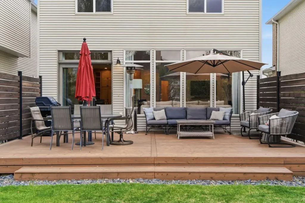 53 Discovery Ridge Gardens SW Calgary AB T3H 5L6