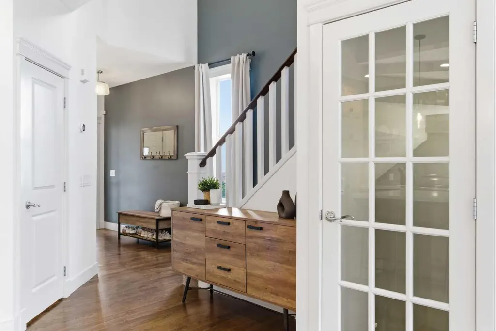 53 Discovery Ridge Gardens SW Calgary AB T3H 5L6
