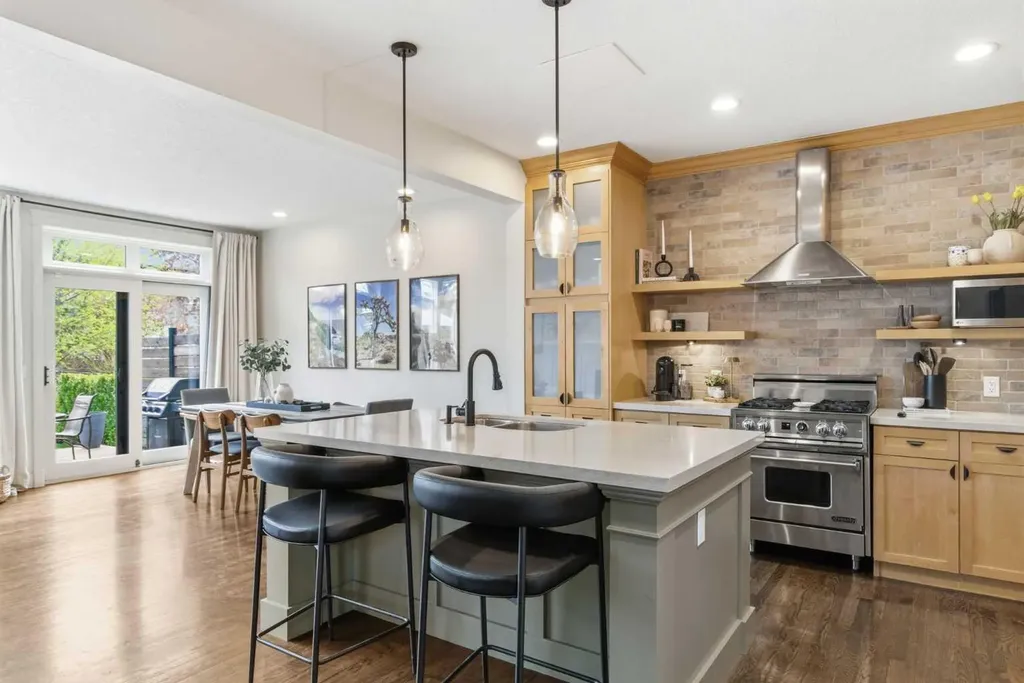 53 Discovery Ridge Gardens SW Calgary AB T3H 5L6