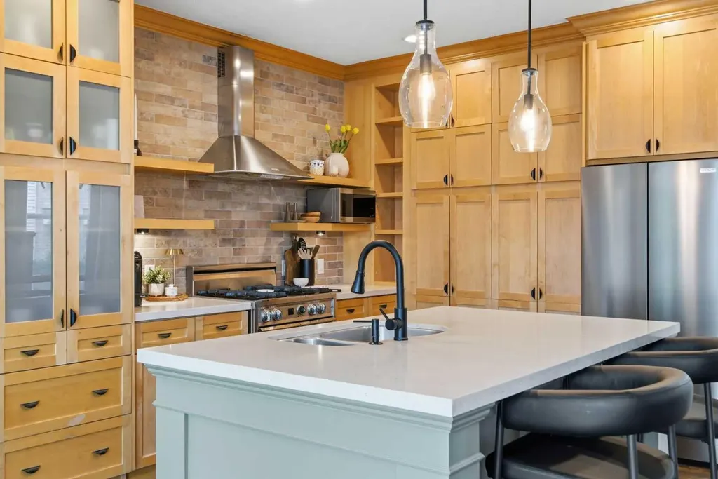 53 Discovery Ridge Gardens SW Calgary AB T3H 5L6