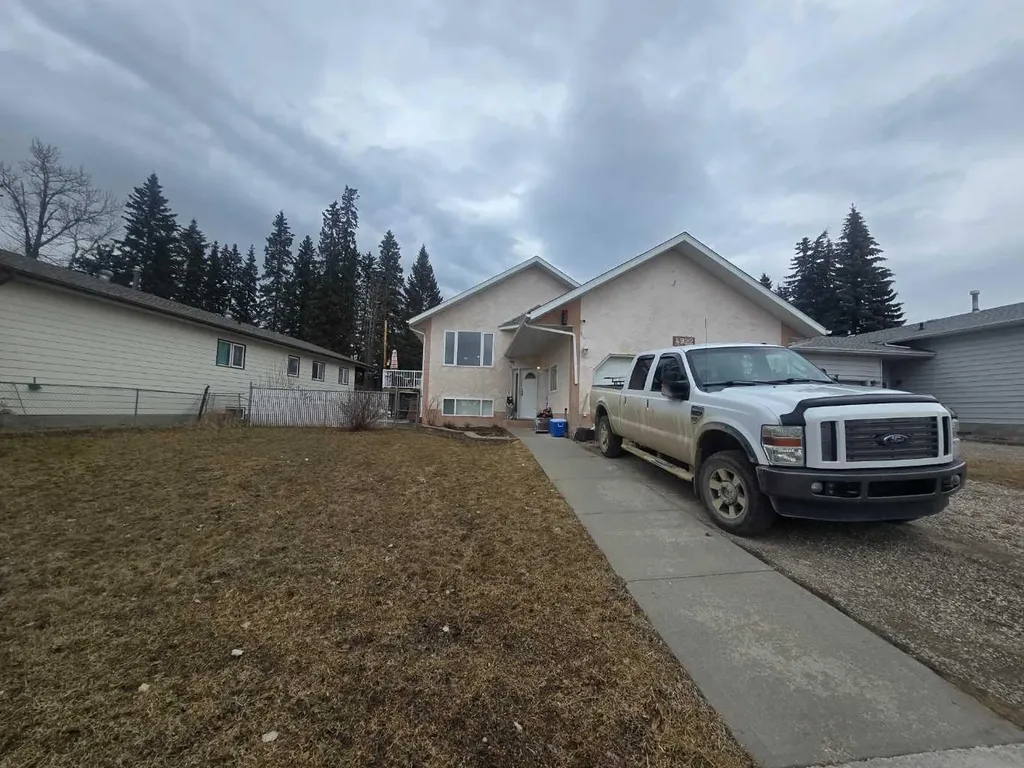 4922 17 Avenue Edson AB T7E1G4