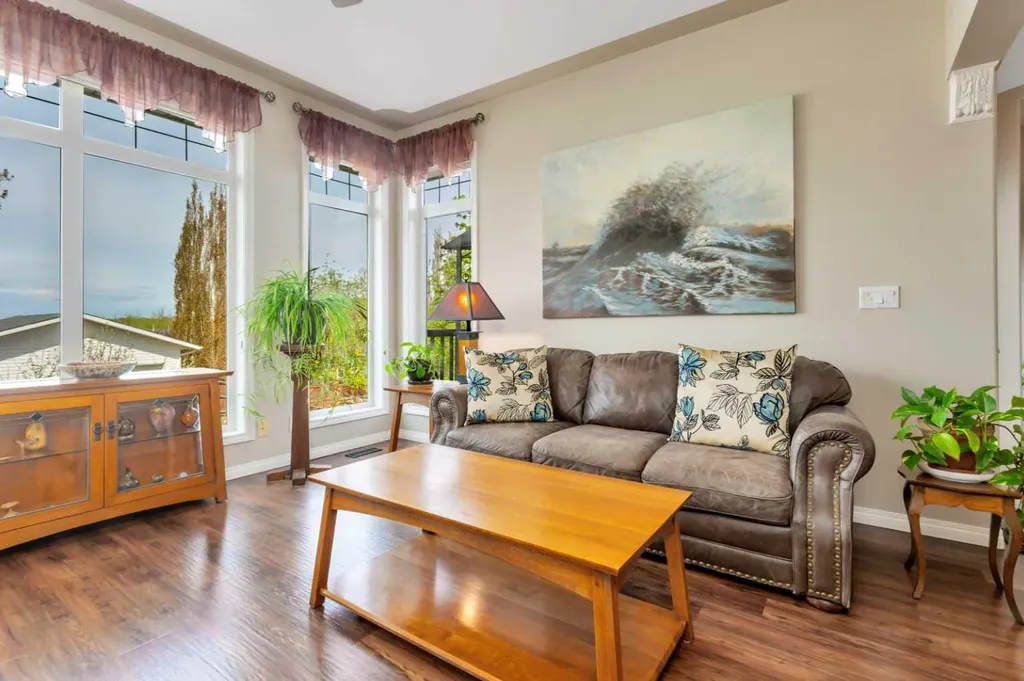 5 Fawn Close Sylvan Lake AB T4S 1X4