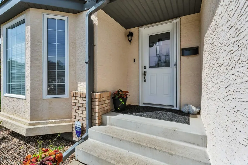 5 Fawn Close Sylvan Lake AB T4S 1X4