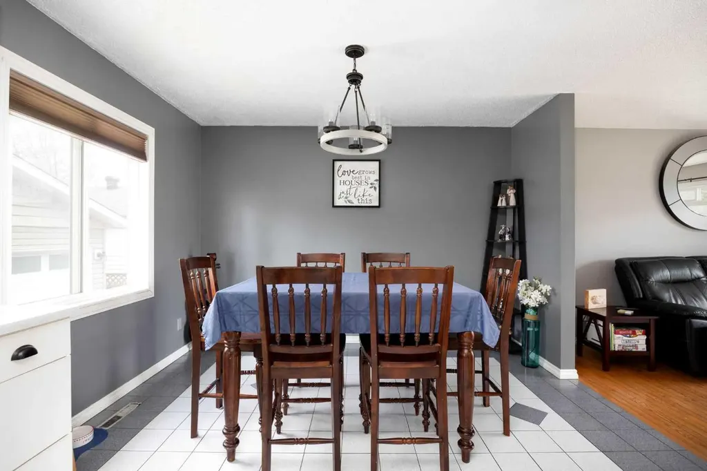 6 Harris Crescent Fort Mcmurray AB T9H 1N3