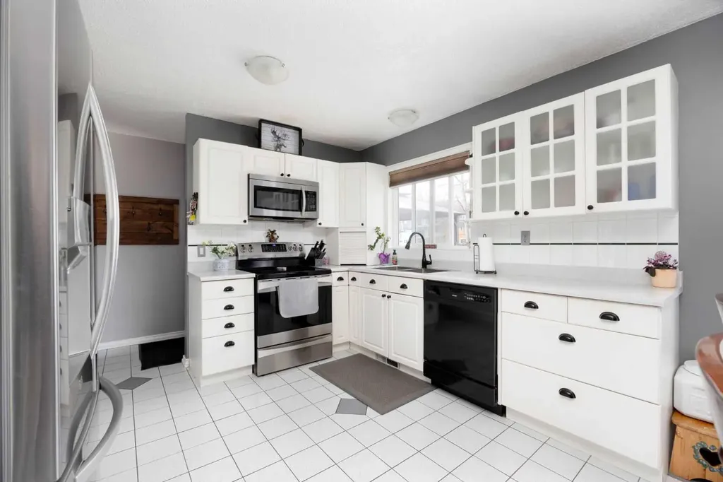 6 Harris Crescent Fort Mcmurray AB T9H 1N3