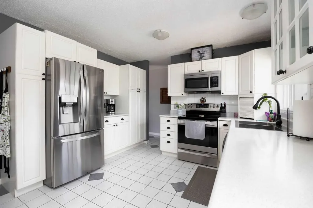 6 Harris Crescent Fort Mcmurray AB T9H 1N3