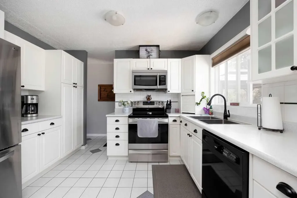 6 Harris Crescent Fort Mcmurray AB T9H 1N3
