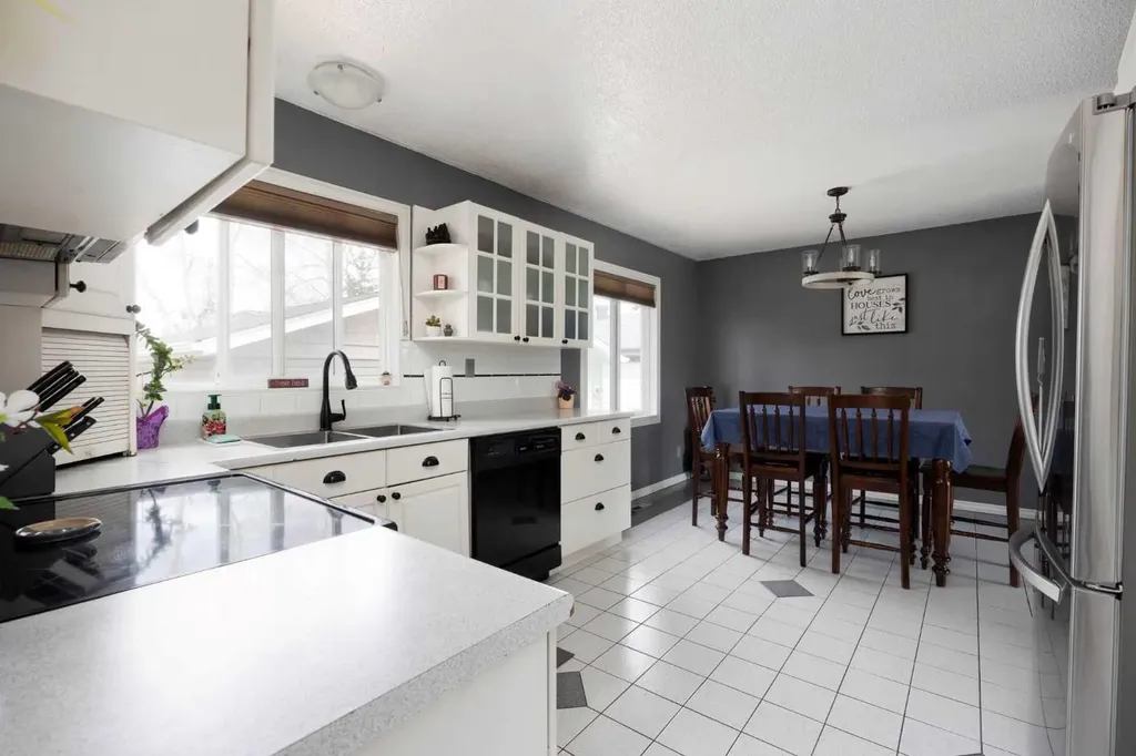 6 Harris Crescent Fort Mcmurray AB T9H 1N3