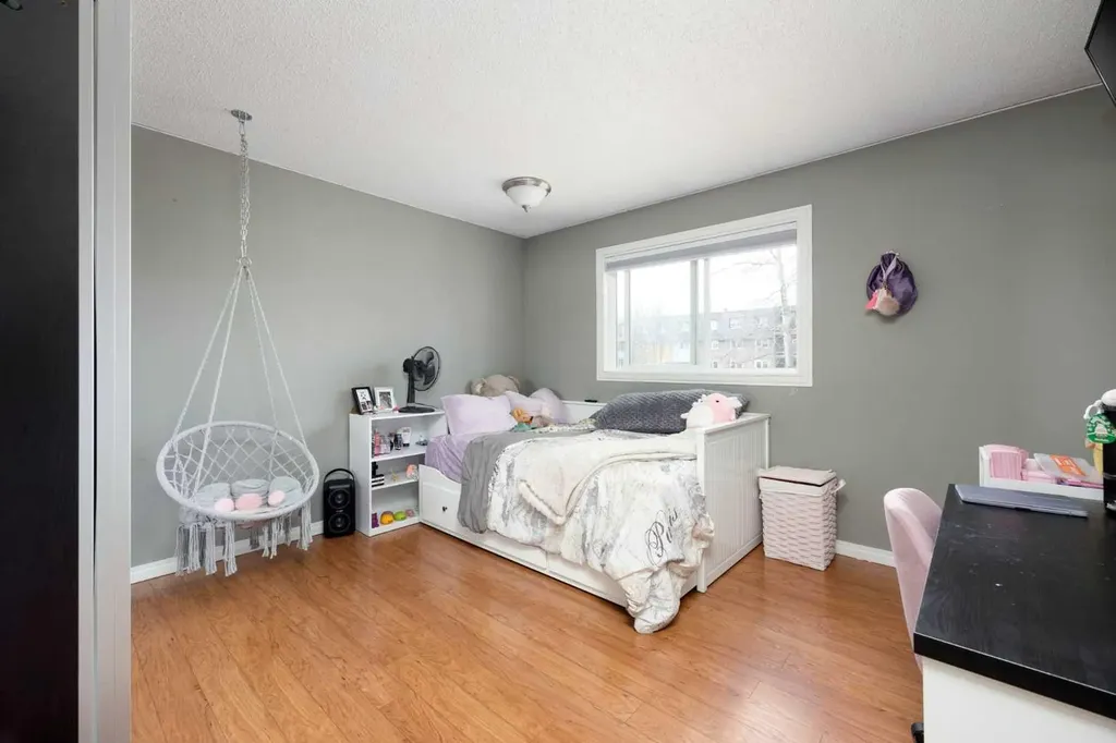 6 Harris Crescent Fort Mcmurray AB T9H 1N3