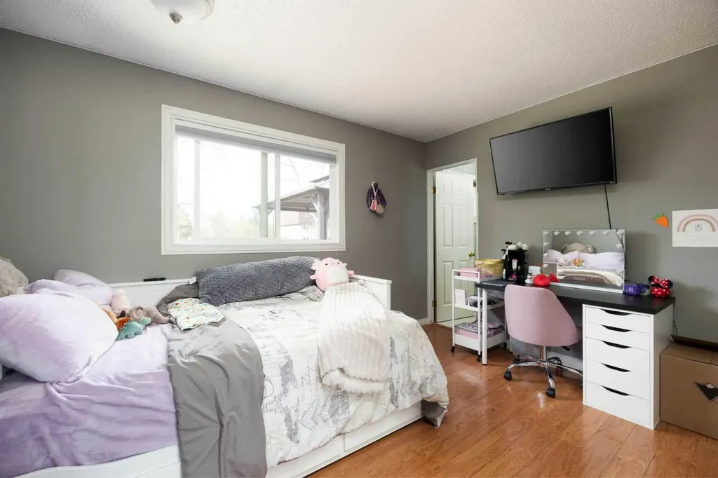 6 Harris Crescent Fort Mcmurray AB T9H 1N3