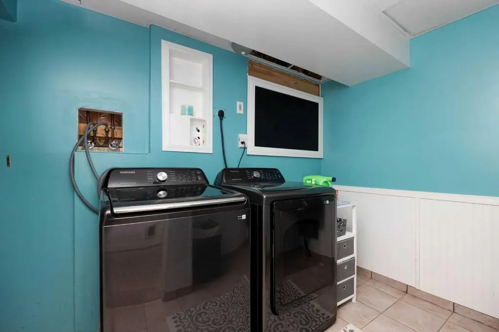 6 Harris Crescent Fort Mcmurray AB T9H 1N3