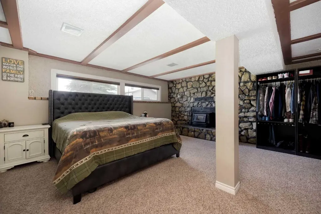 6 Harris Crescent Fort Mcmurray AB T9H 1N3