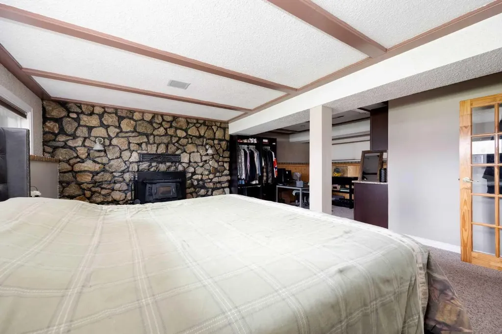 6 Harris Crescent Fort Mcmurray AB T9H 1N3