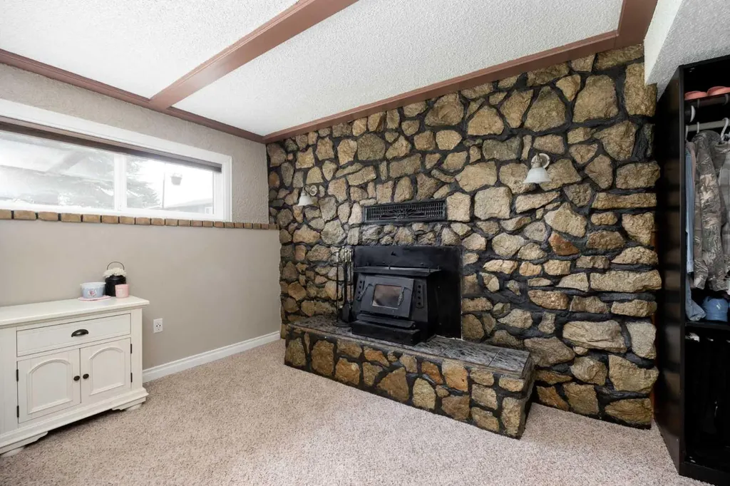 6 Harris Crescent Fort Mcmurray AB T9H 1N3