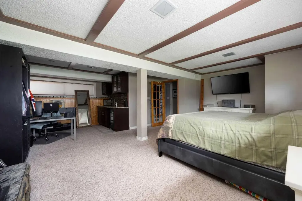 6 Harris Crescent Fort Mcmurray AB T9H 1N3