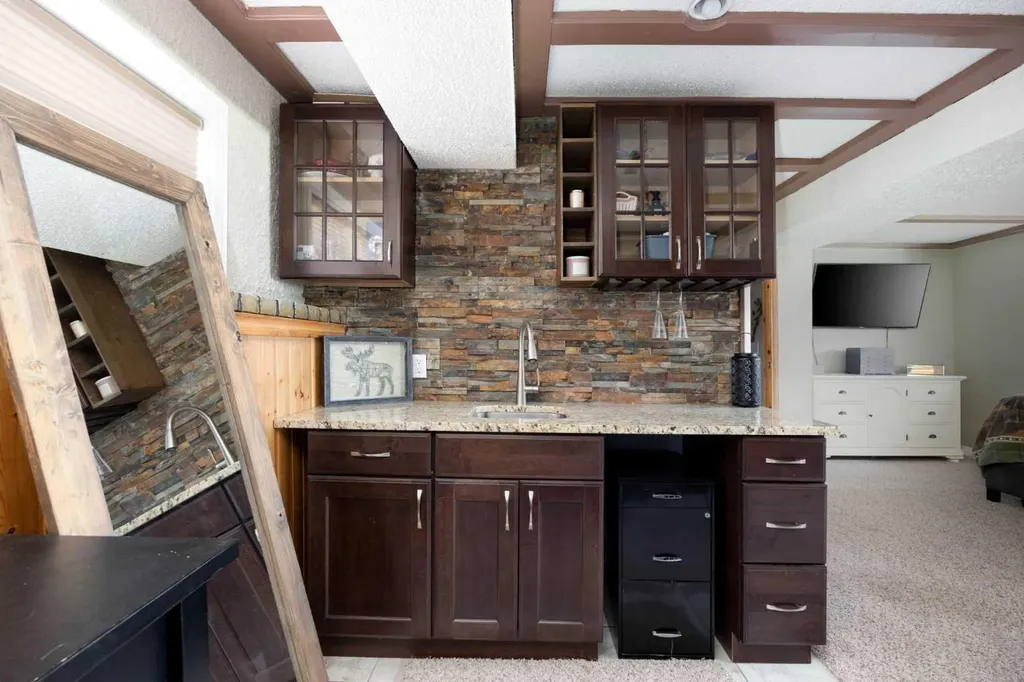 6 Harris Crescent Fort Mcmurray AB T9H 1N3