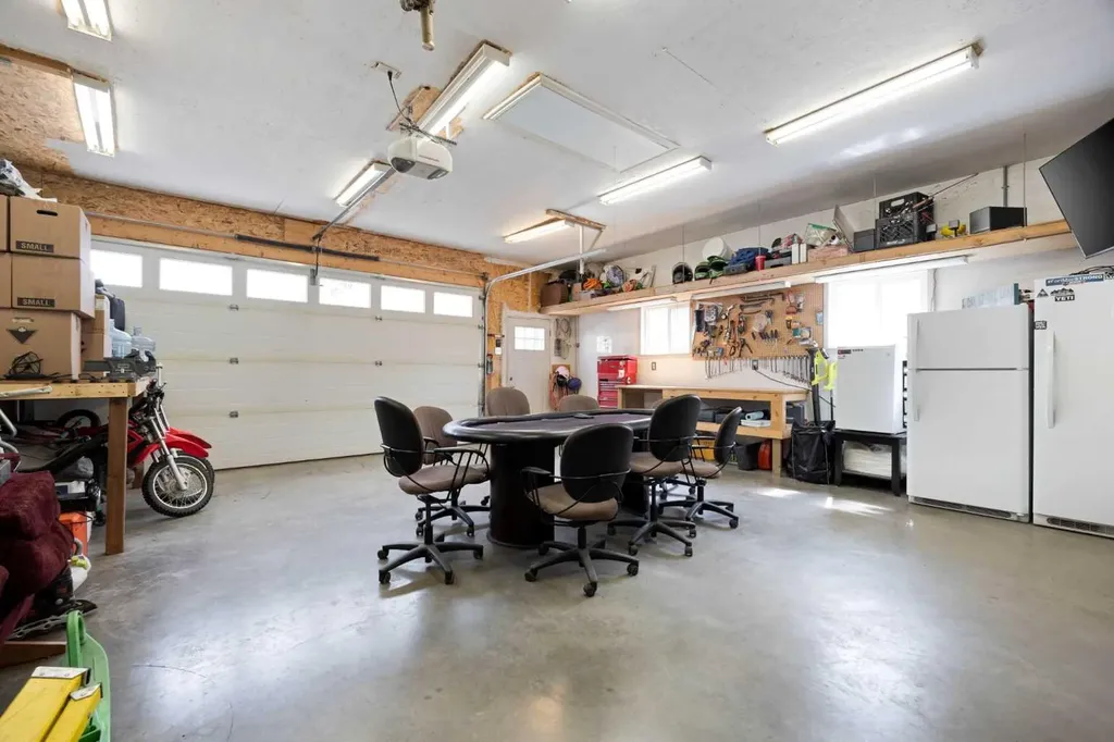6 Harris Crescent Fort Mcmurray AB T9H 1N3