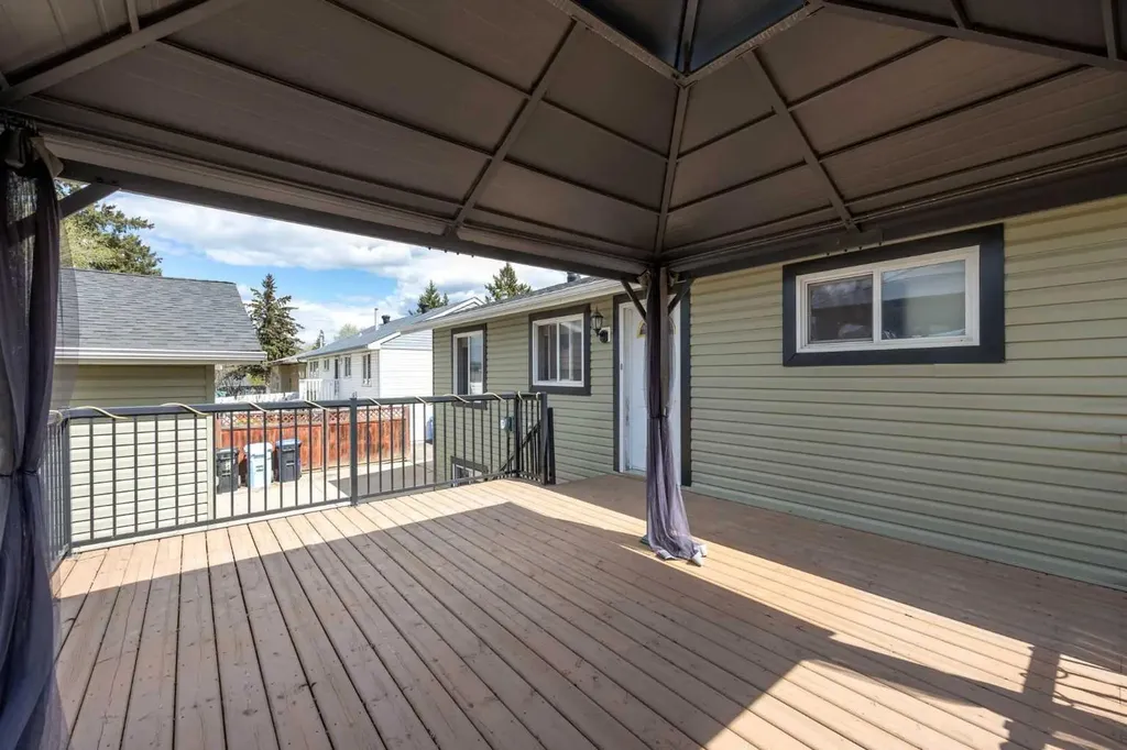 6 Harris Crescent Fort Mcmurray AB T9H 1N3