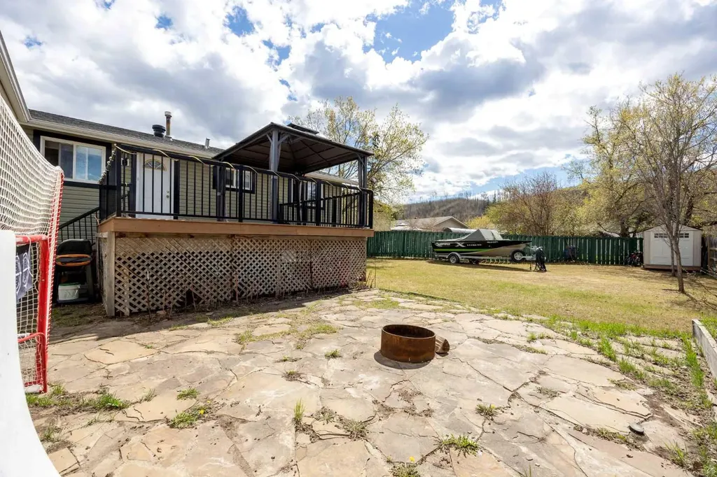 6 Harris Crescent Fort Mcmurray AB T9H 1N3