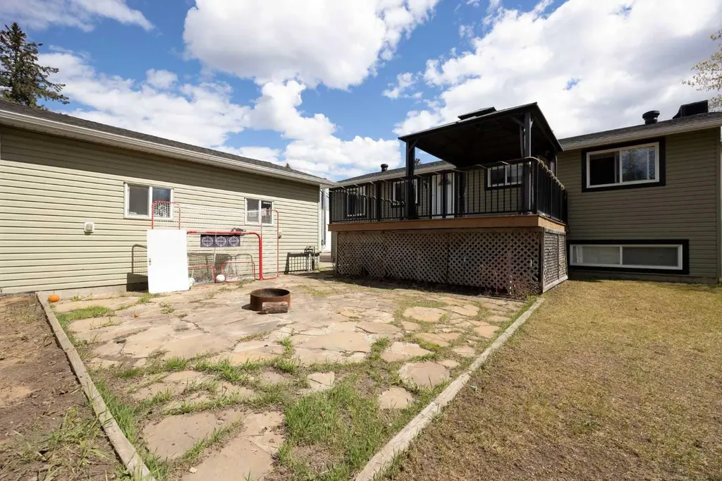6 Harris Crescent Fort Mcmurray AB T9H 1N3