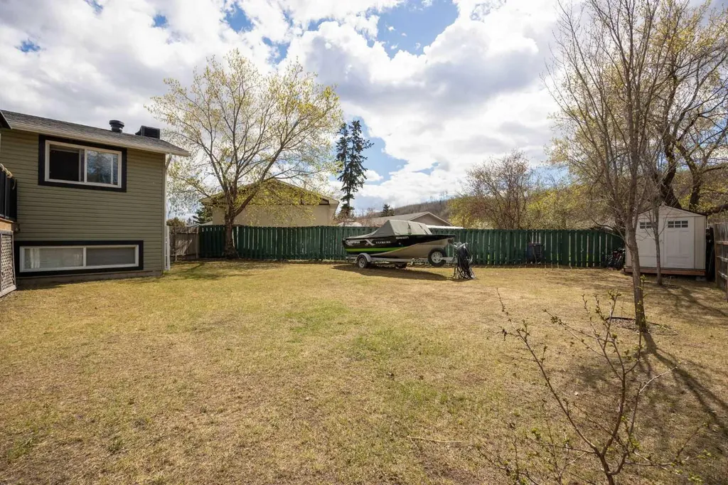 6 Harris Crescent Fort Mcmurray AB T9H 1N3
