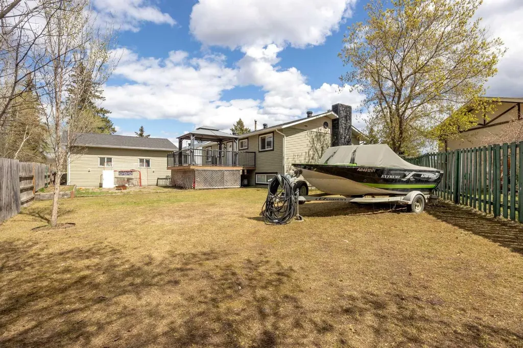 6 Harris Crescent Fort Mcmurray AB T9H 1N3