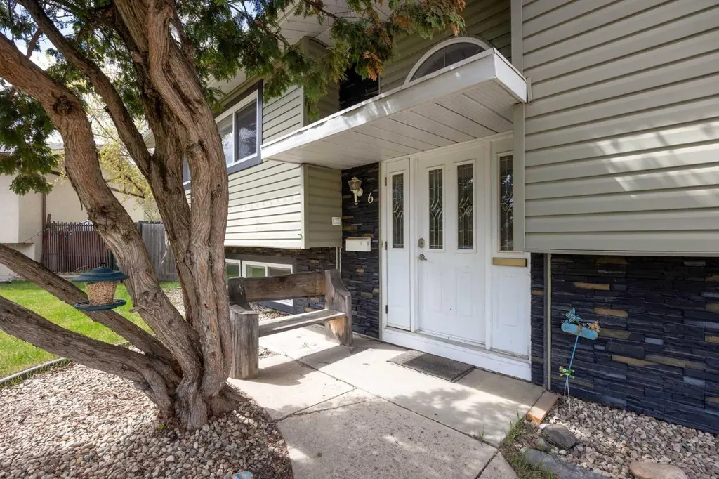 6 Harris Crescent Fort Mcmurray AB T9H 1N3