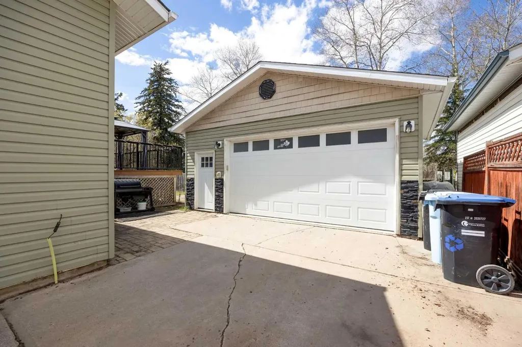 6 Harris Crescent Fort Mcmurray AB T9H 1N3