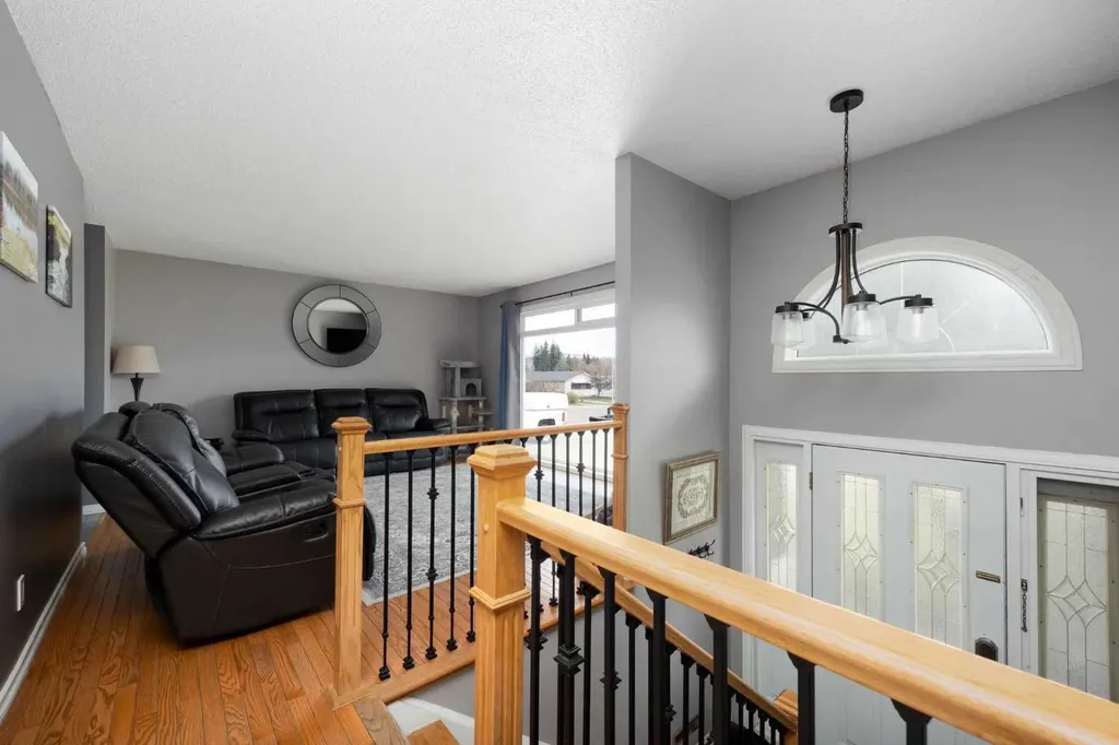 6 Harris Crescent Fort Mcmurray AB T9H 1N3