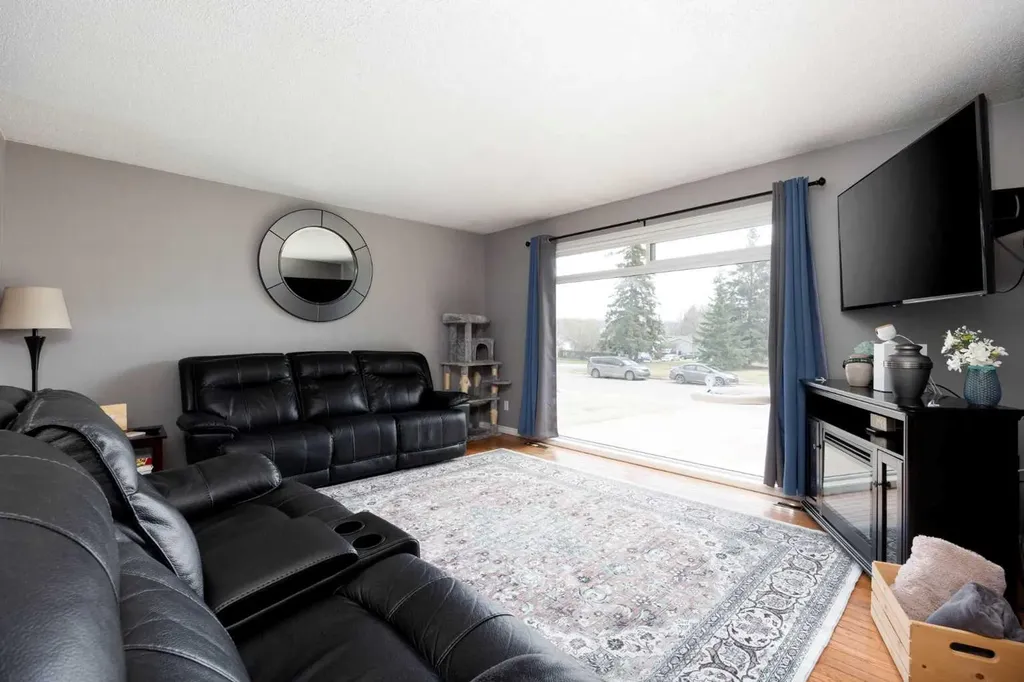 6 Harris Crescent Fort Mcmurray AB T9H 1N3