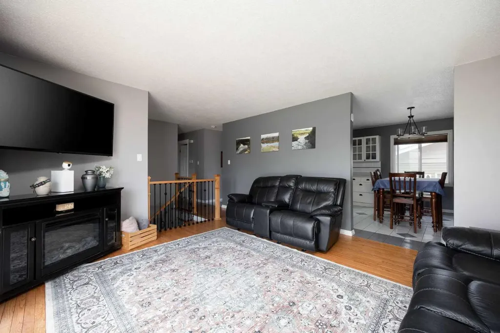 6 Harris Crescent Fort Mcmurray AB T9H 1N3