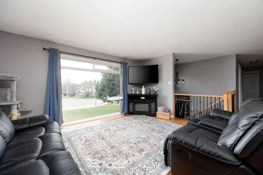 6 Harris Crescent Fort Mcmurray AB T9H 1N3