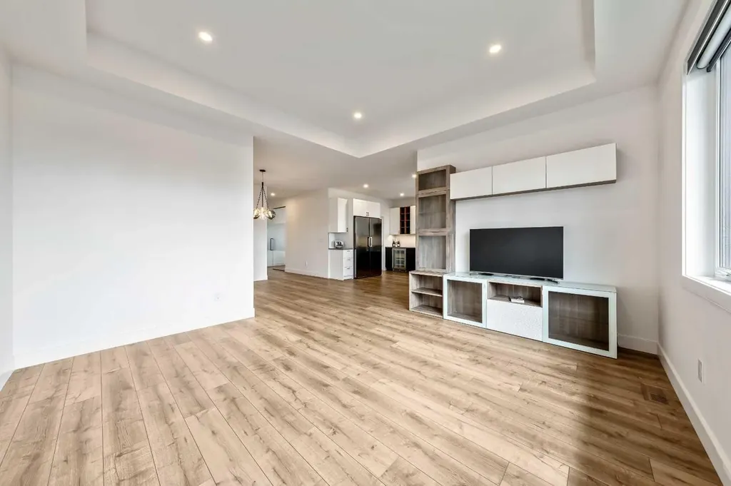 23 31 Avenue SW Calgary AB T2S 2Y7