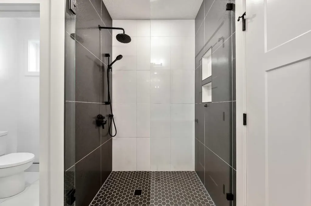 23 31 Avenue SW Calgary AB T2S 2Y7