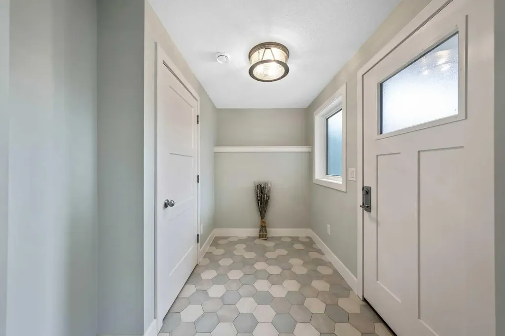 23 31 Avenue SW Calgary AB T2S 2Y7