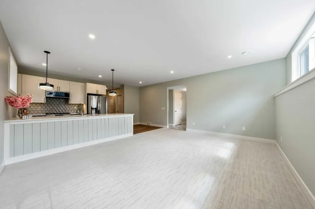 23 31 Avenue SW Calgary AB T2S 2Y7