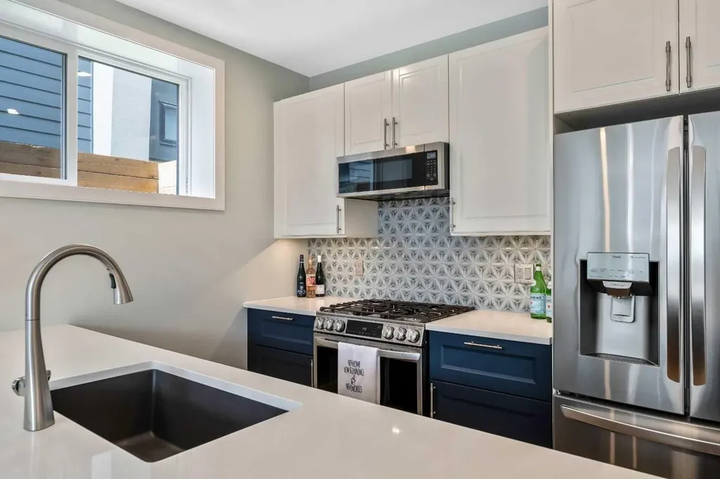 23 31 Avenue SW Calgary AB T2S 2Y7