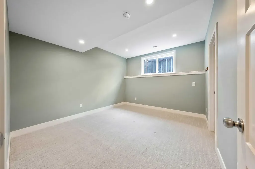 23 31 Avenue SW Calgary AB T2S 2Y7