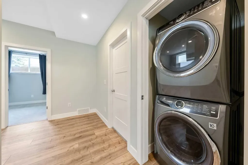 23 31 Avenue SW Calgary AB T2S 2Y7