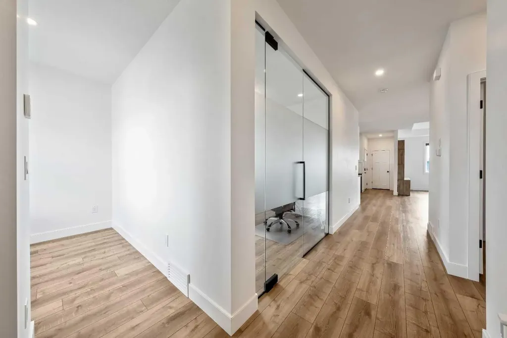23 31 Avenue SW Calgary AB T2S 2Y7