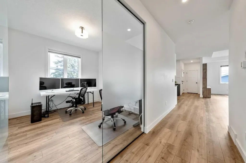 23 31 Avenue SW Calgary AB T2S 2Y7