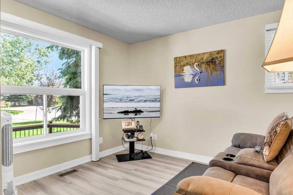 10 Downey Green Okotoks AB T1S 1H5