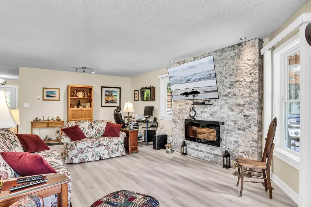 10 Downey Green Okotoks AB T1S 1H5