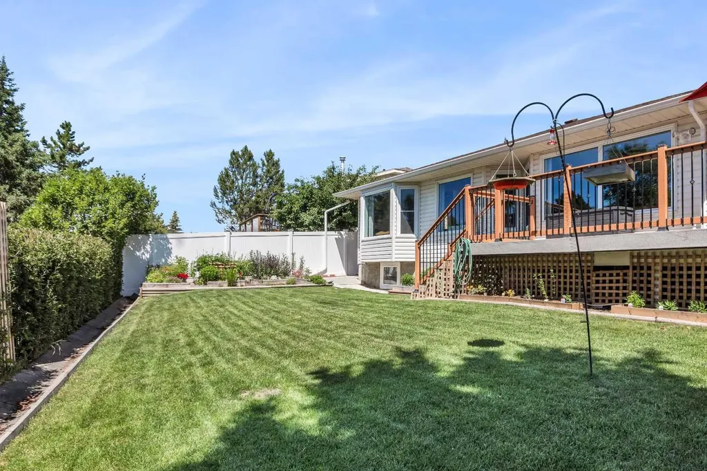 10 Downey Green Okotoks AB T1S 1H5
