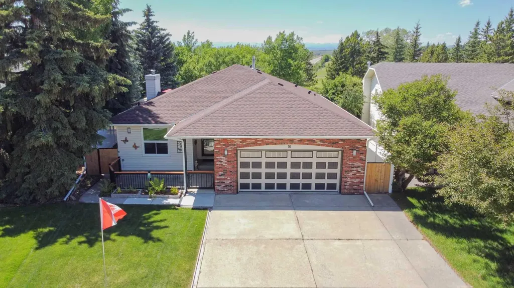10 Downey Green Okotoks AB T1S 1H5