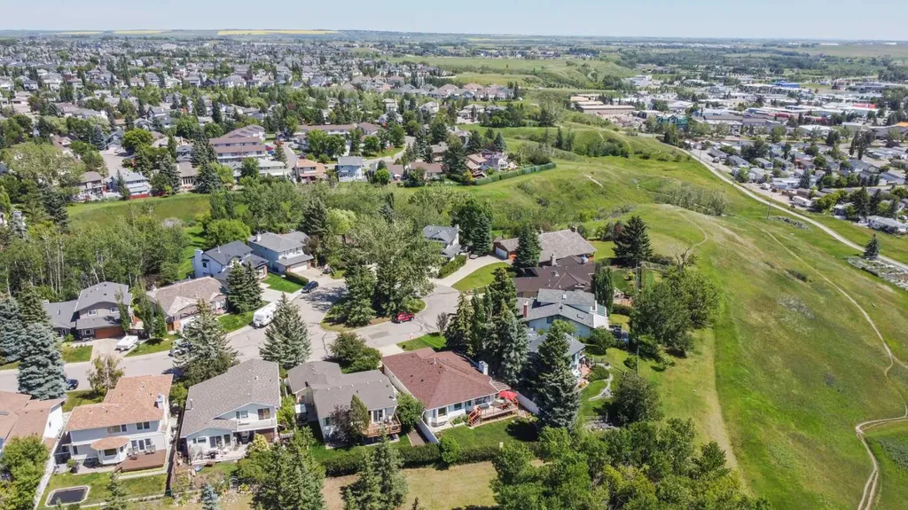 10 Downey Green Okotoks AB T1S 1H5